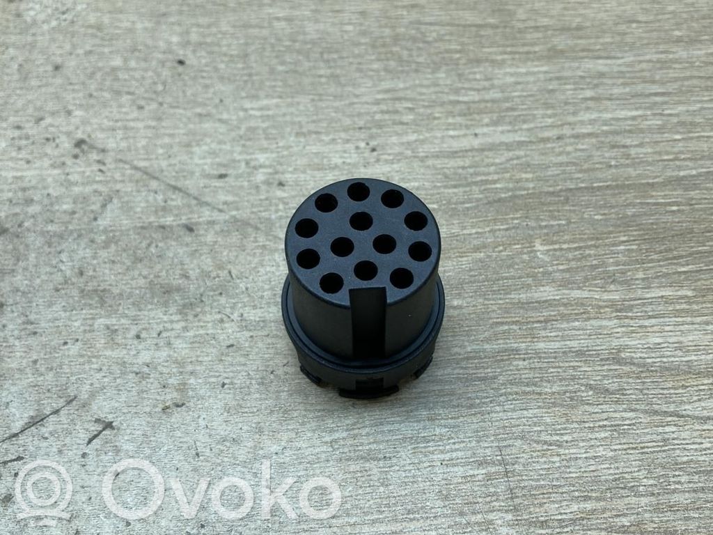 Volkswagen PASSAT B6 Tow bar electric socket 