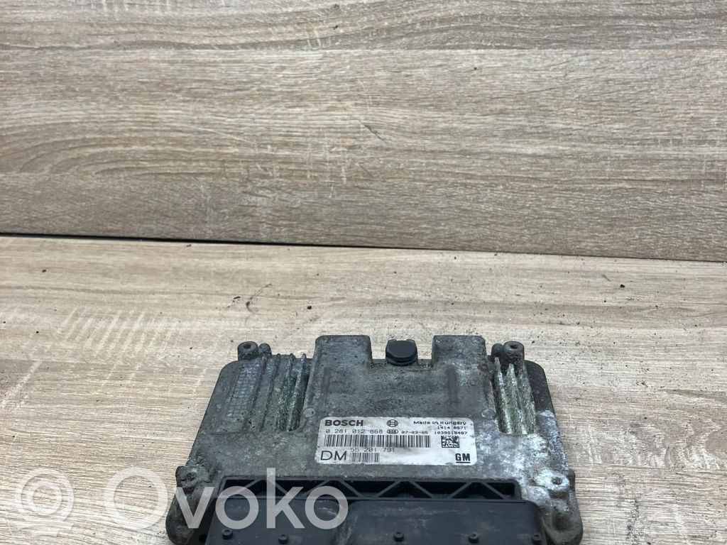 Opel Vectra C Engine control unit/module 