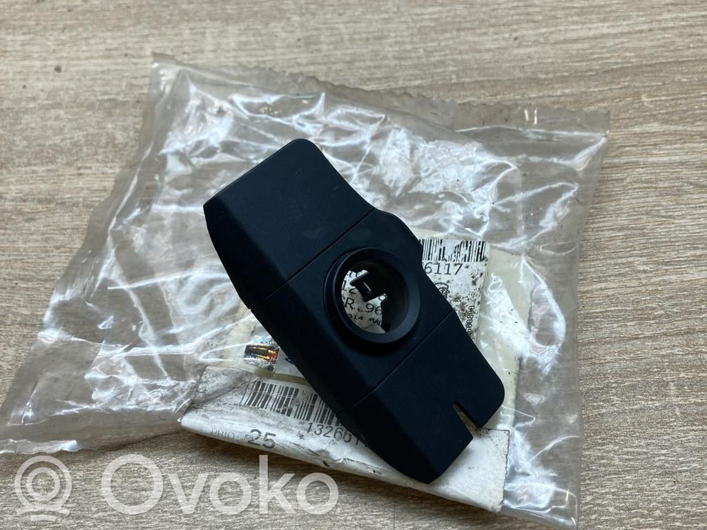 Opel Zafira B Soporte del sensor de aparcamiento trasero (PDC) 