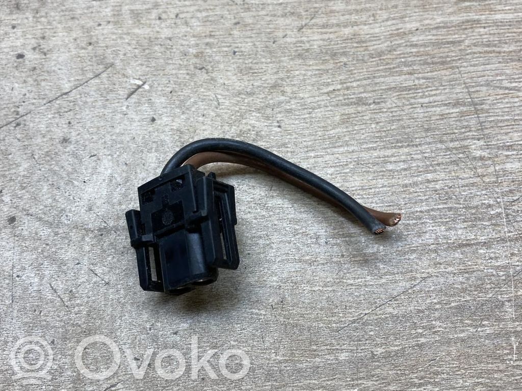Plug wire   1378108