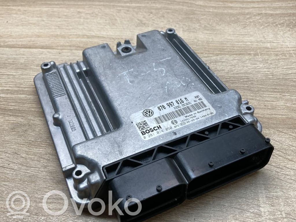 Volkswagen Transporter - Caravelle T5 Unitate control motor/modul ECU 