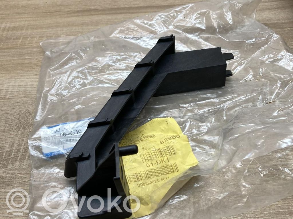 Mazda 6 Headlight/headlamp mounting bracket 