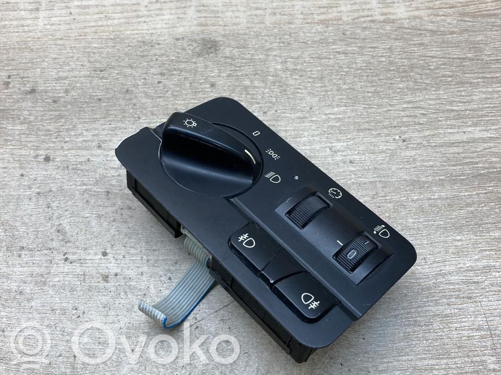 Light switch   6901429