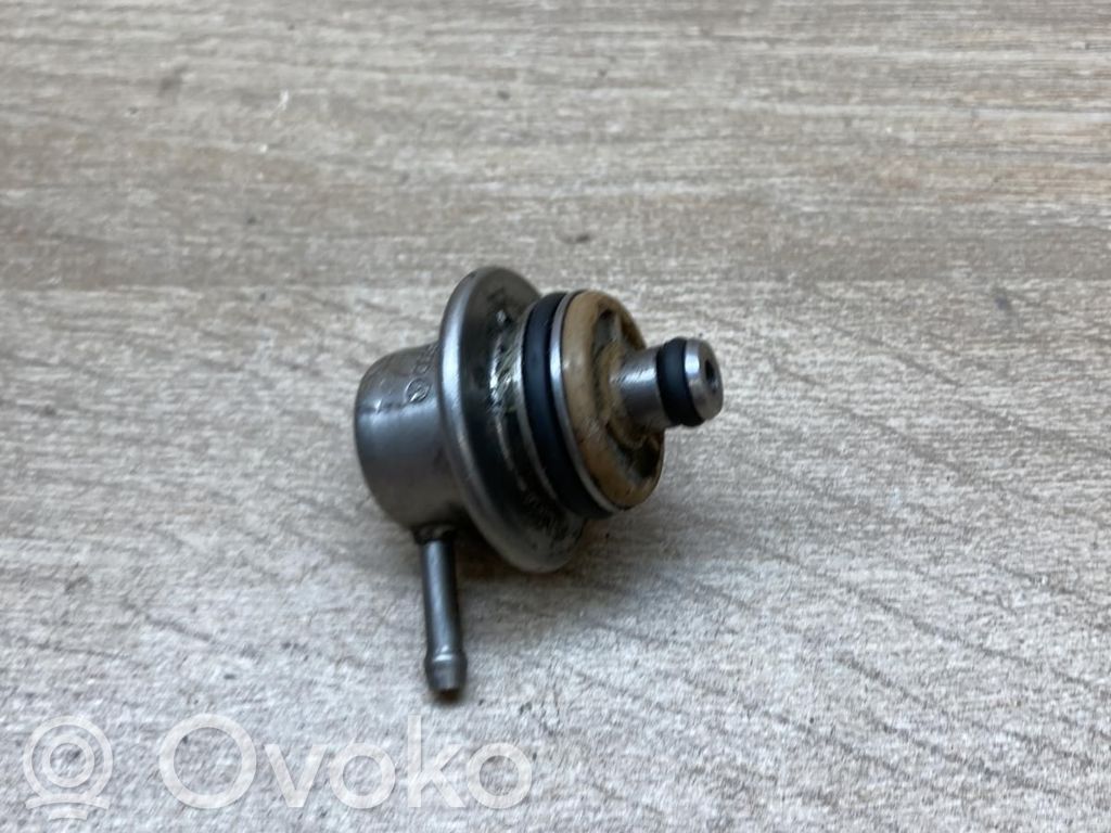 Audi A4 S4 B6 8E 8H Czujnik ciśnienia paliwa 