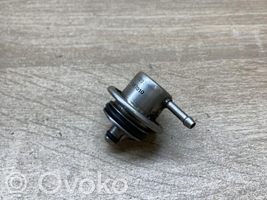 BMW 5 E34 Fuel pressure regulator 