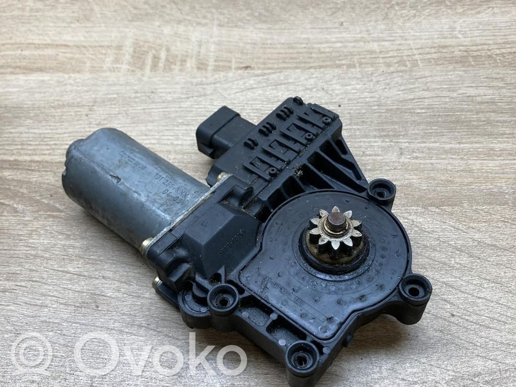 Silnik regulatora szyby drzwi przednich   0130821769,2111006457