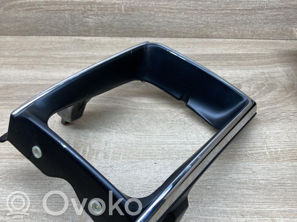 Toyota Hilux (N20) Rivestimento sotto il faro/fanale 