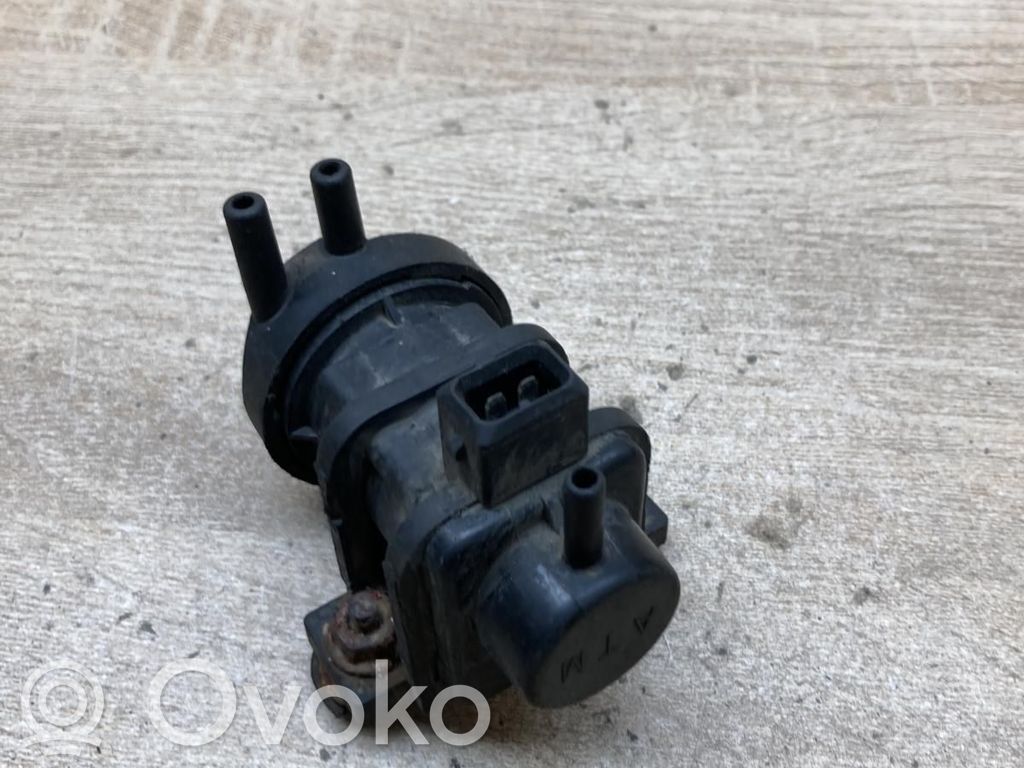 Opel Astra J Válvula de vacío 