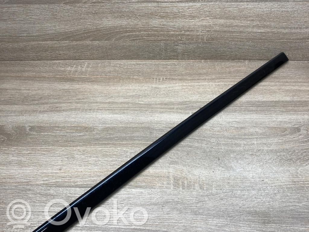 BMW 5 E39 Takaoven lista (muoto)