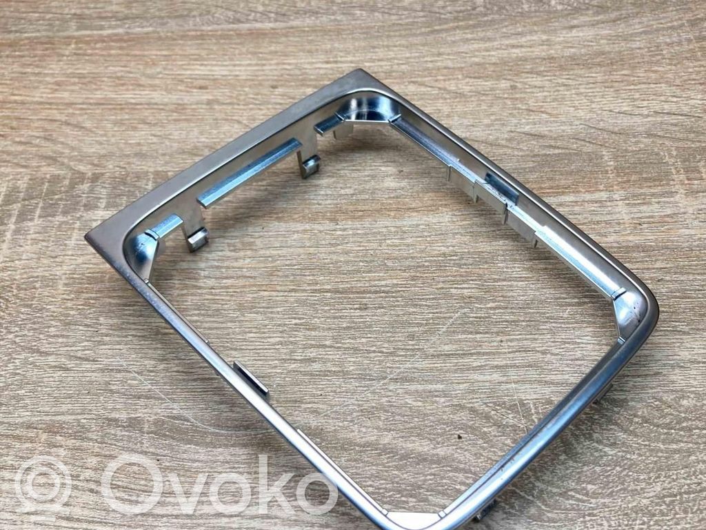 Volkswagen PASSAT B7 Ramka drążka zmiany biegów 