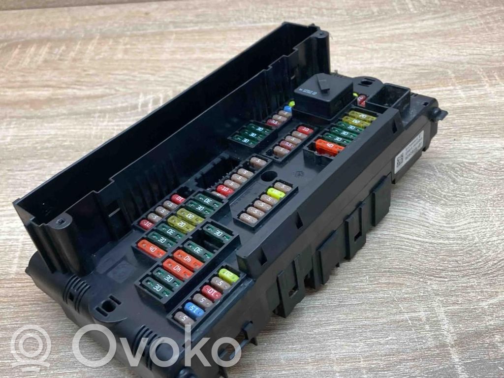 BMW 5 F10 F11 Ramka / Moduł bezpieczników 