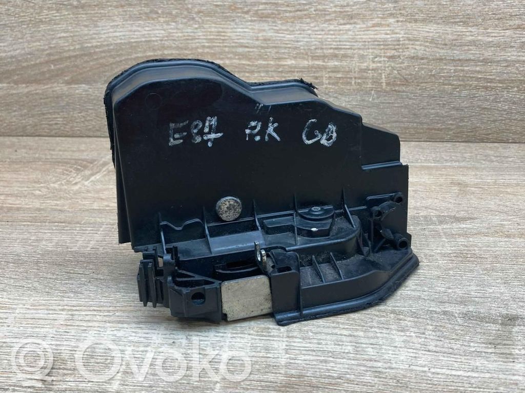 BMW 1 E81 E87 Takaoven lukko 