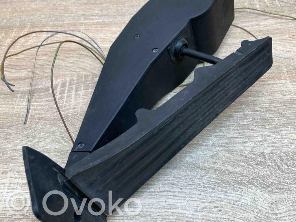 Pedale dell’acceleratore   6766930,25916010,WITHPLUG