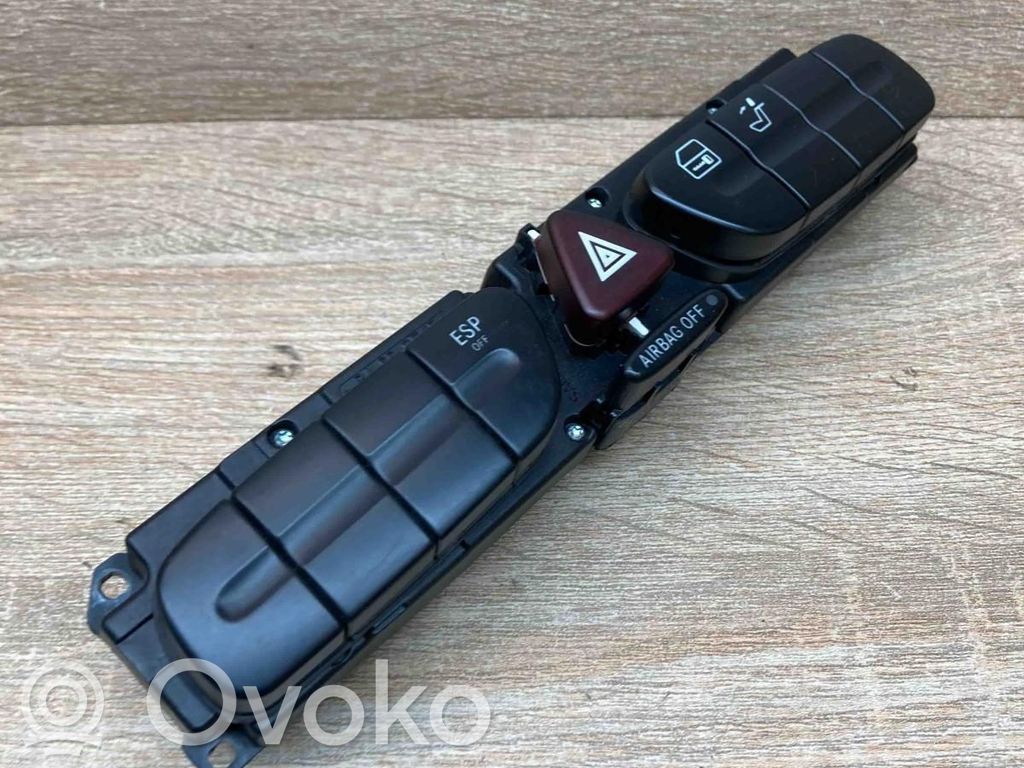 Mercedes-Benz C W203 Interruttore luci di emergenza 