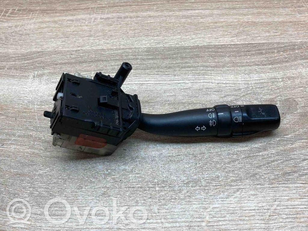 Toyota Avensis T250 Leva indicatori 
