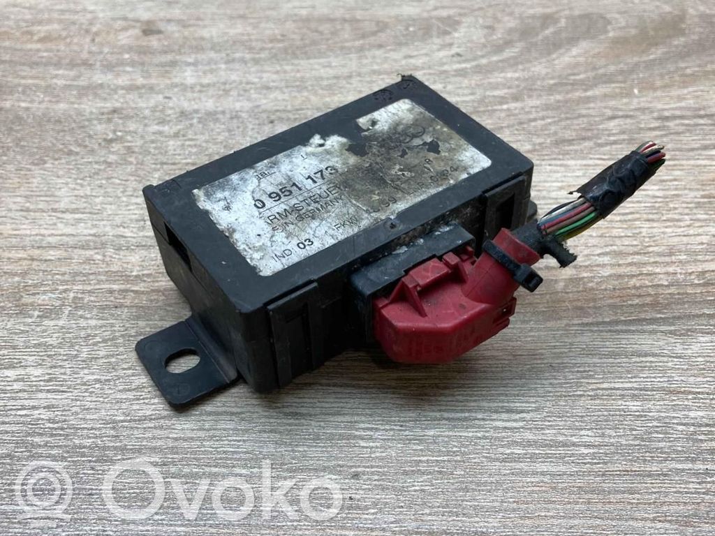 Unidad de control/módulo de alarma   4B0951173,WITHPLUG