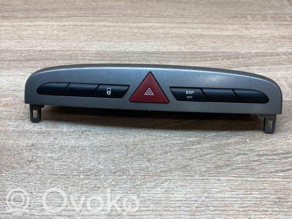 Peugeot 308 Interruttore luci di emergenza