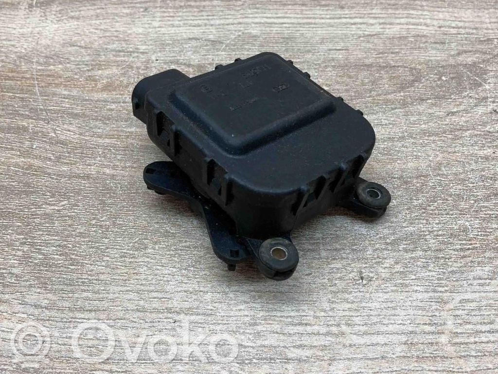 Audi A4 S4 B5 8D Oro sklendės varikliukas 