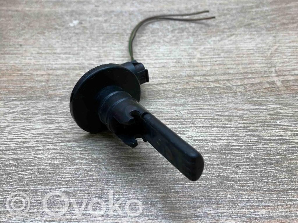 BMW 5 E39 Windshield washer fluid level sensor 