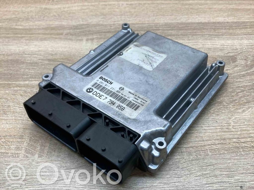 Unidad de control/módulo ECU del motor   7794058,0281011231
