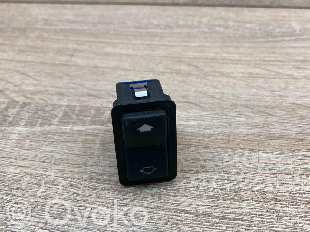 Electric window control switch   8368932