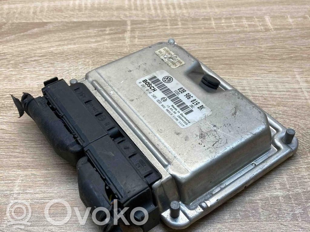 Volkswagen PASSAT B5 Unitate control motor/modul ECU 