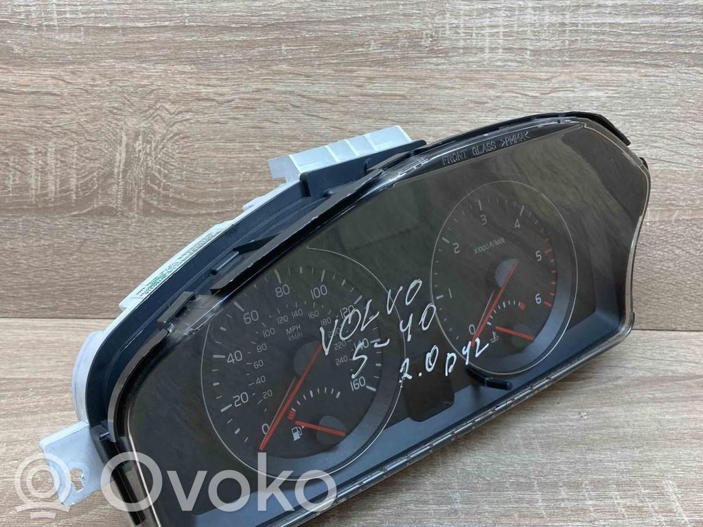 Volvo S40 Speedometer (instrument cluster) 