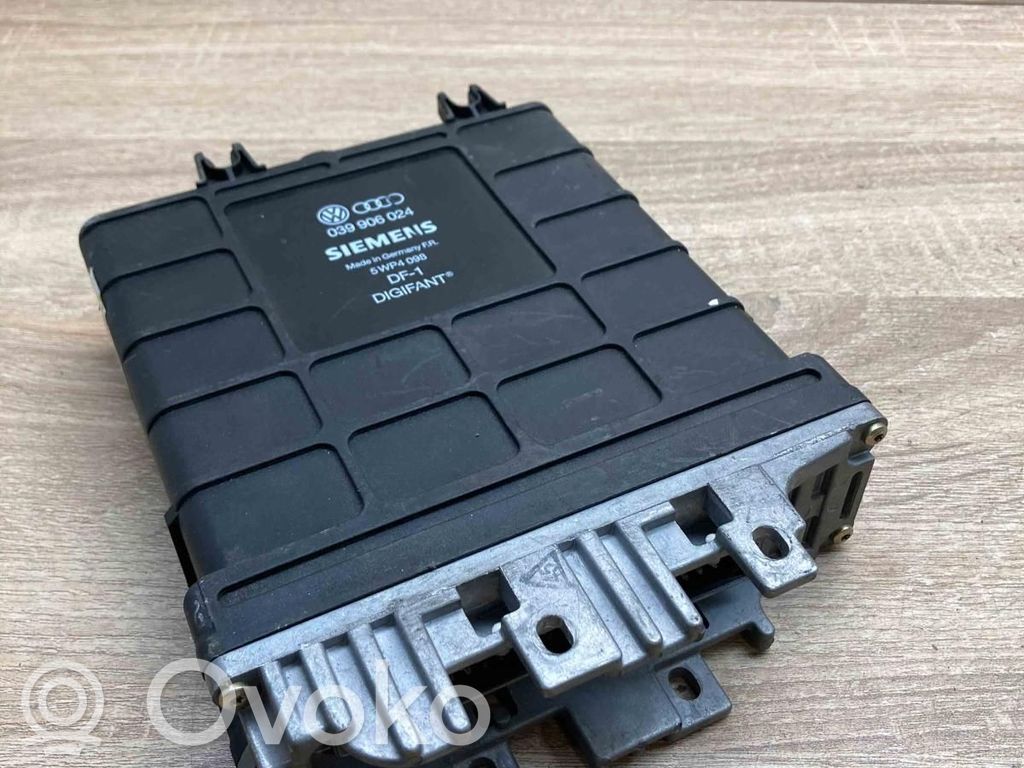 Audi A6 S6 C4 4A Engine control unit/module ECU 