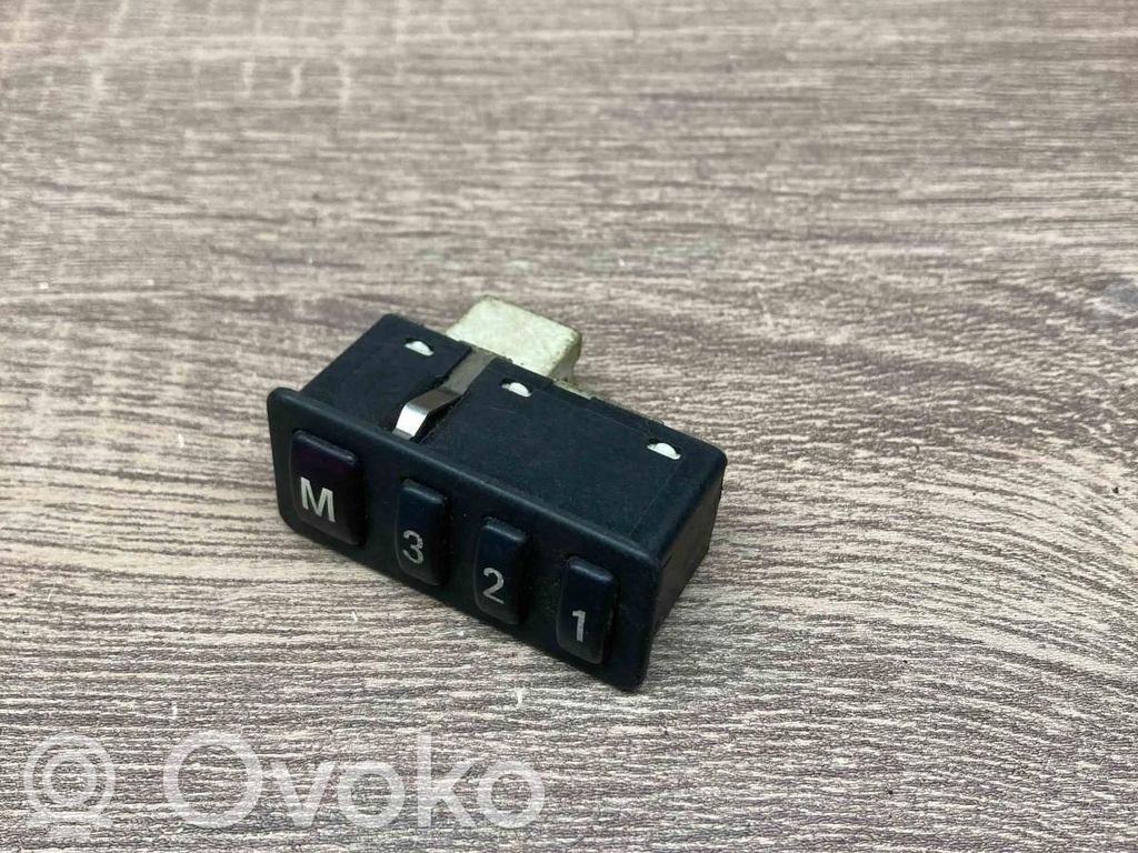 Seat memory switch   8352160