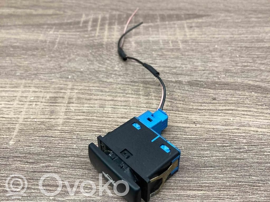 Rover 75 Tailgate/boot open switch button 