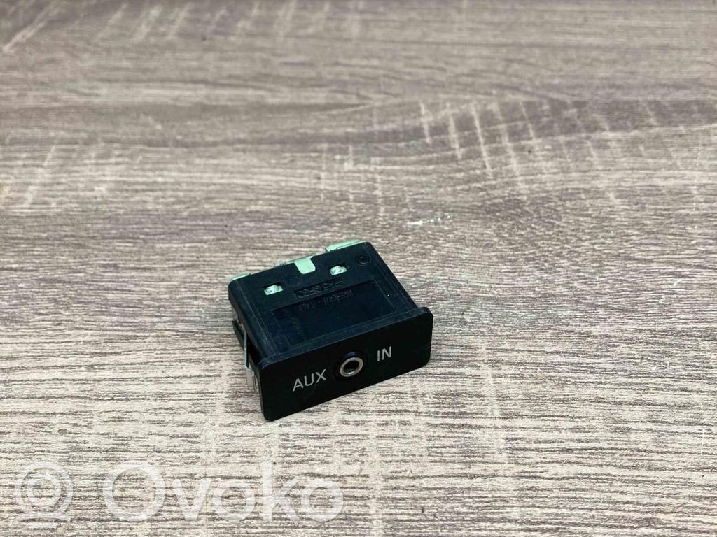 BMW 5 E60 E61 Connettore plug in AUX 