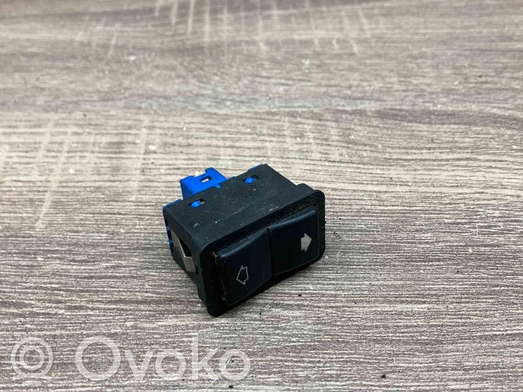 Electric window control switch   8368932