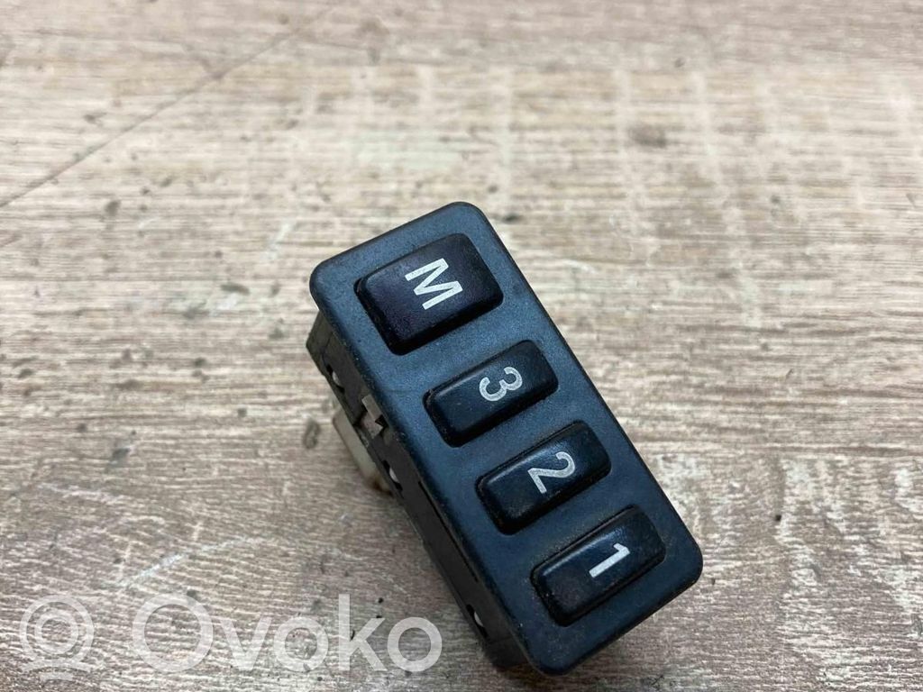 Seat memory switch   8352160