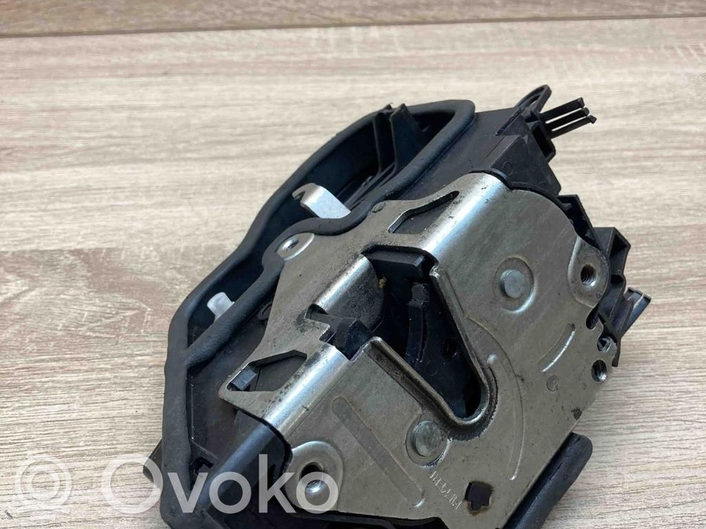 BMW 5 E60 E61 Zamek drzwi przednich 