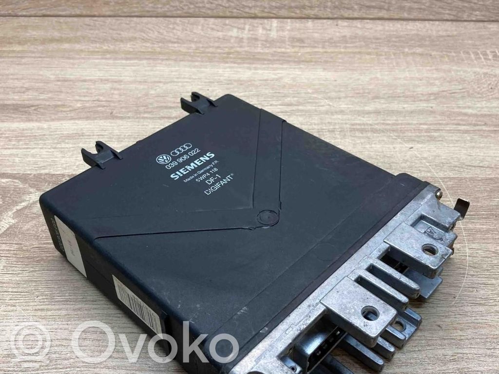 Audi 80 90 S2 B4 Unitate control motor/modul ECU 