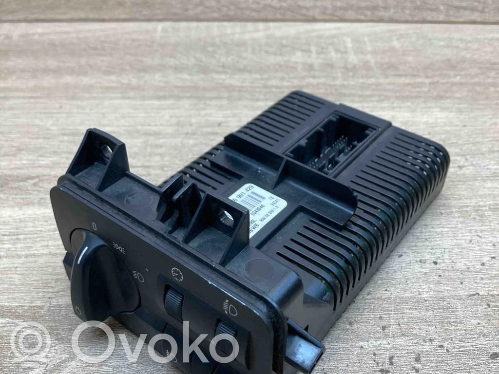 Light switch   6901429