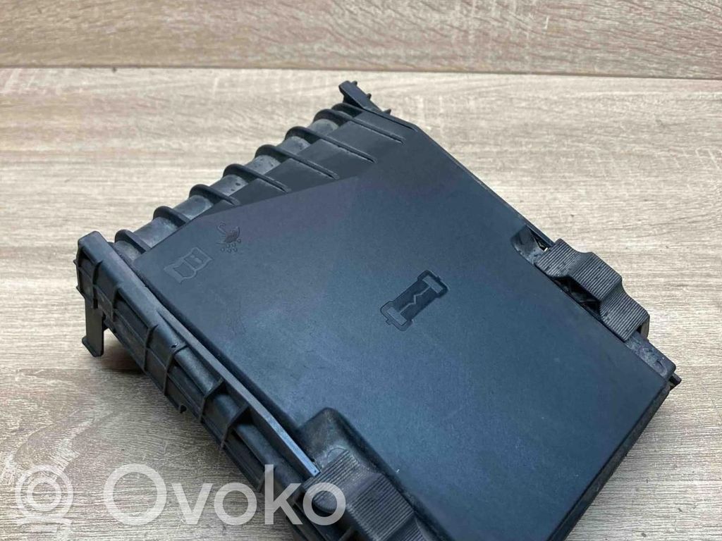 Volkswagen PASSAT B7 Fuse module 