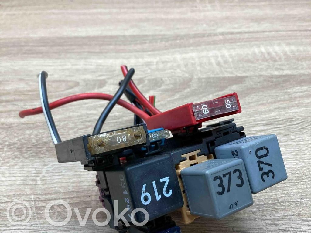 Audi A4 S4 B5 8D Saugiklių dėžė (komplektas) 