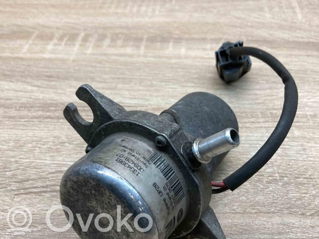 Opel Astra J Pompă vacuum 