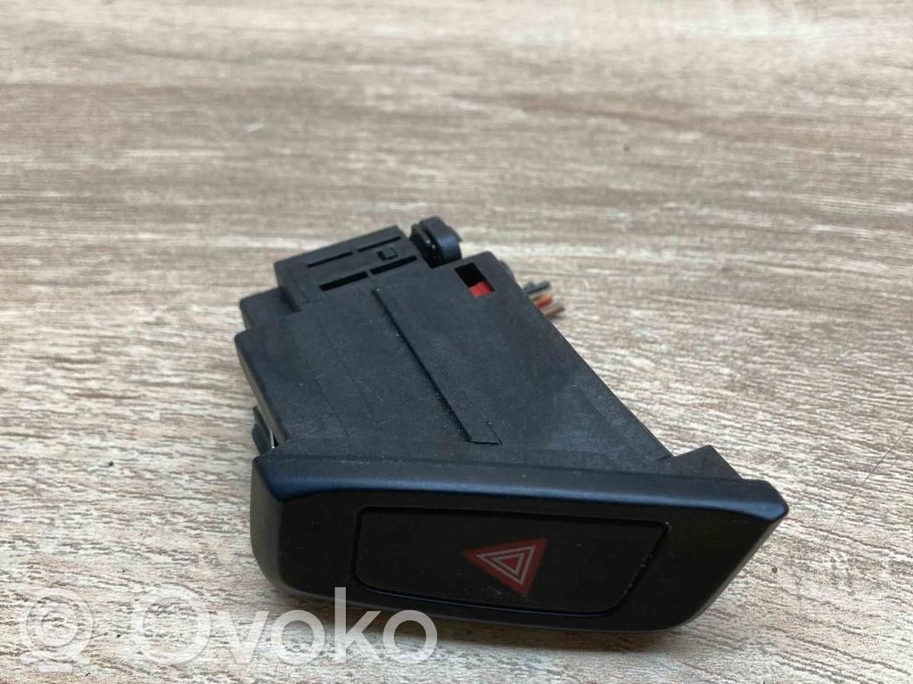 Comutator lumini pericol   8K1941509,211245000,WITHPLUG