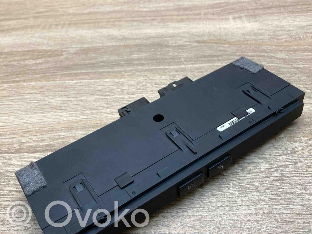 BMW 5 E60 E61 Przycisk / Włącznik czujnika parkowania PDC 