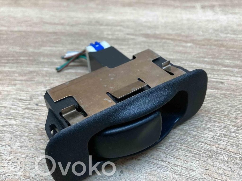 Mitsubishi Carisma Electric window control switch 