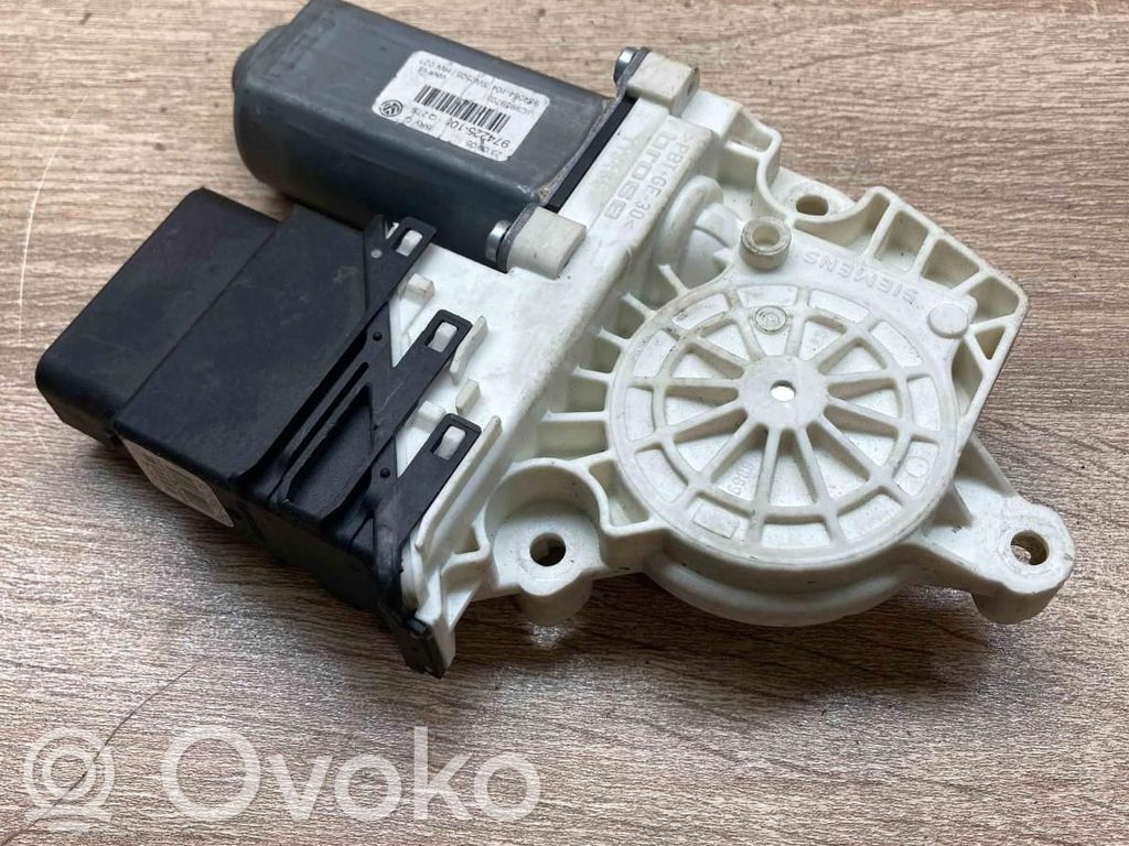 Volkswagen PASSAT B6 Silniczek podnoszenia szyby drzwi tylnych