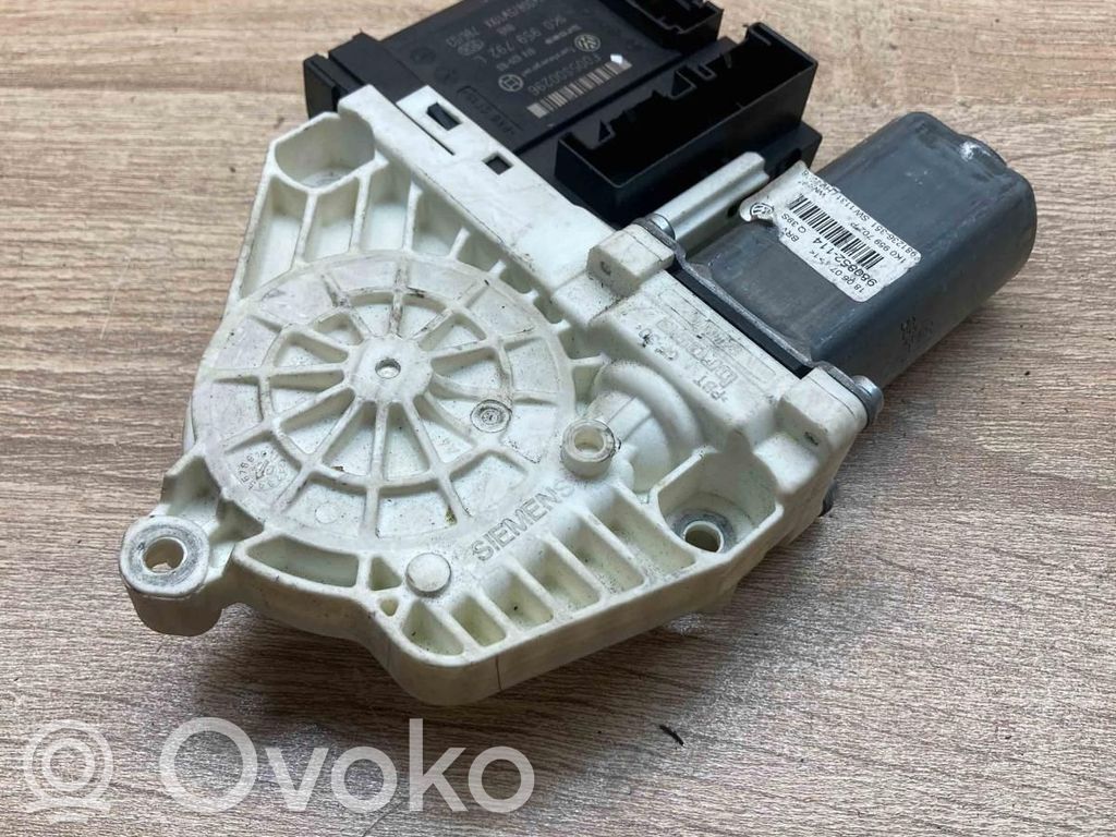 Volkswagen PASSAT B6 Moteur de lève-vitre de porte avant
