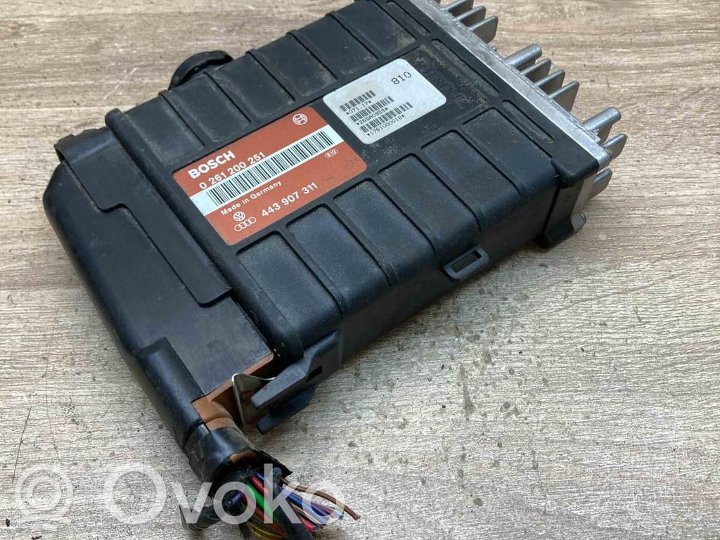 Audi 80 90 S2 B4 Unitate control motor/modul ECU 