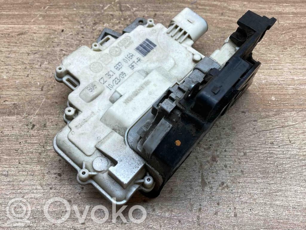 Volkswagen PASSAT B6 Zamek drzwi tylnych 