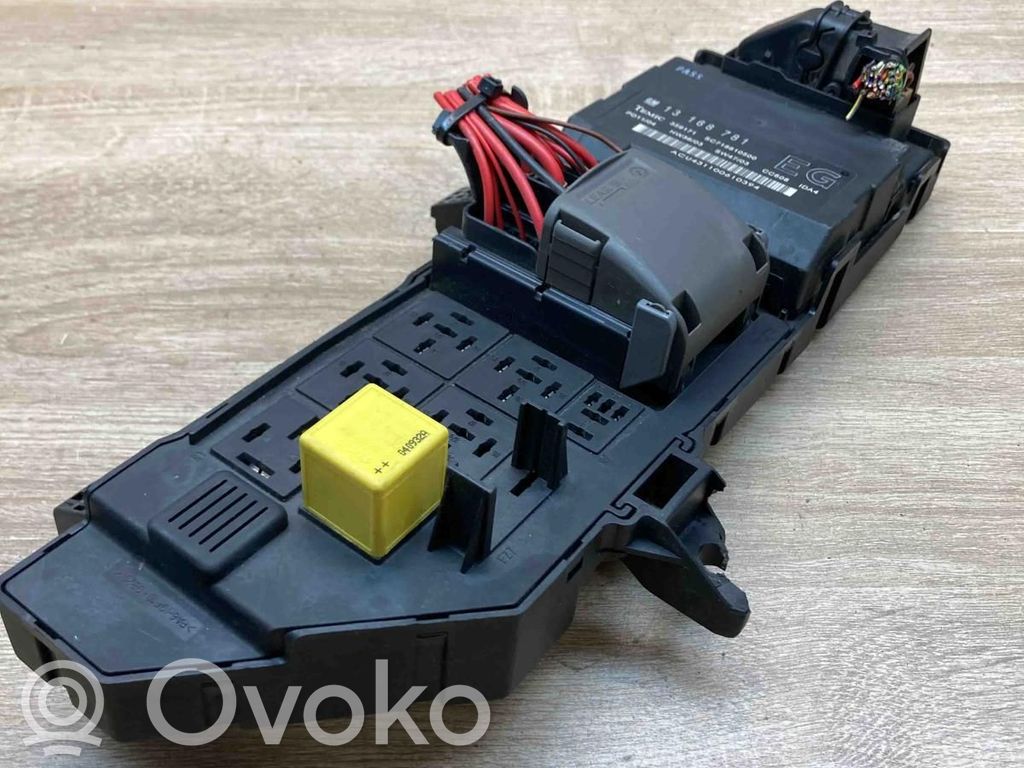 Opel Signum Saugiklių blokas 