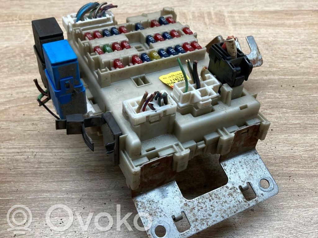 Nissan Almera Tino Ramka / Moduł bezpieczników 
