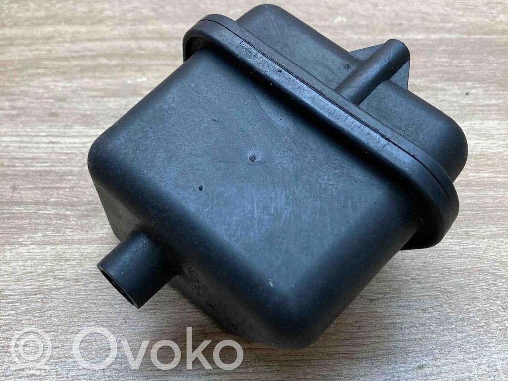 Volkswagen PASSAT B6 Serbatoio del vuoto