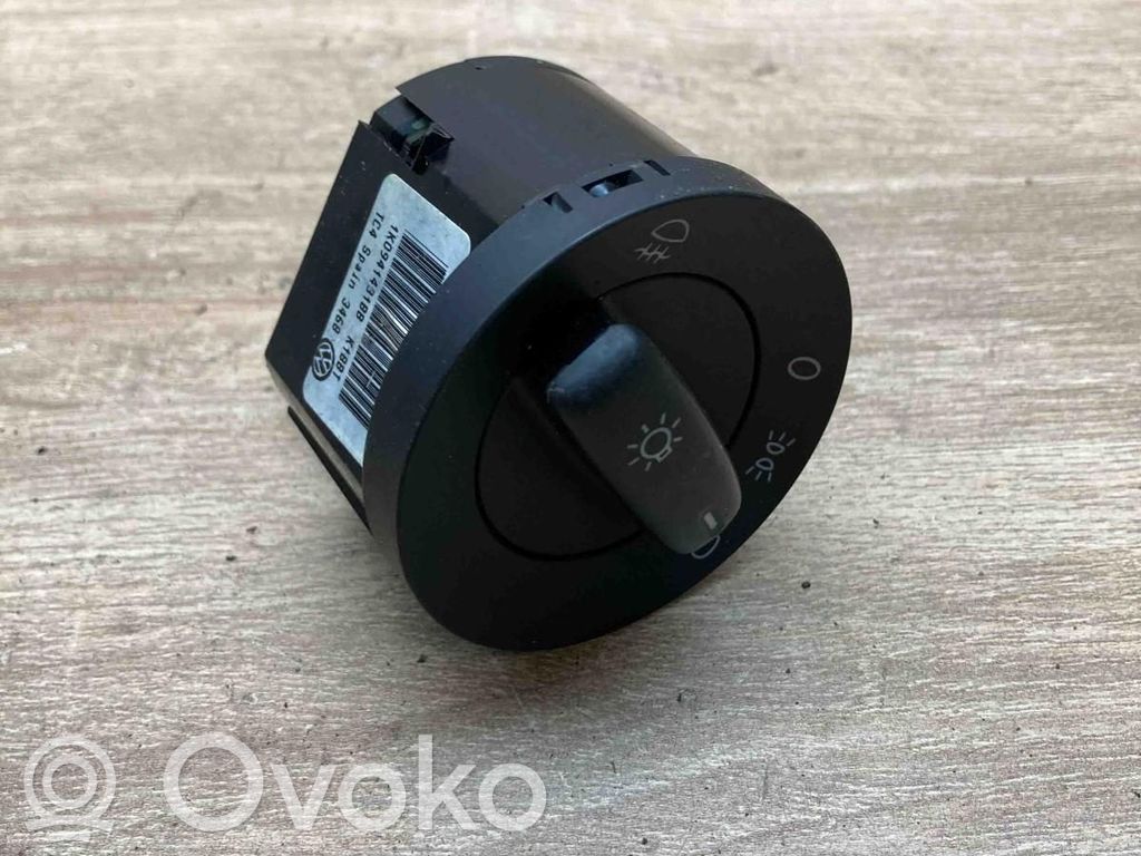 Volkswagen Golf VI Light switch 